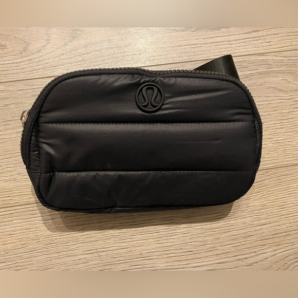 Lululemon Everywhere Belt Bag Wunder Puff 1L Black - Picture 1 of 12